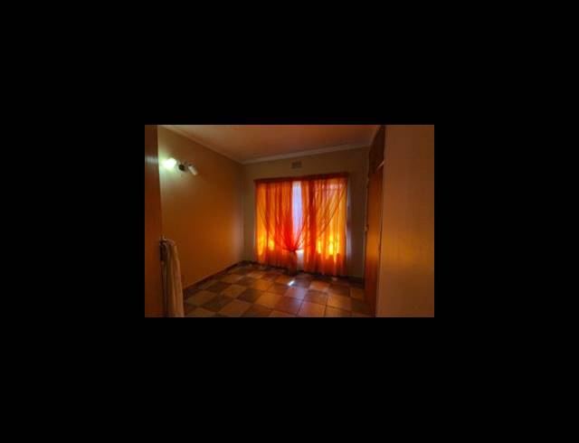 4 BEDROOM HOUSE FOR SALE IN SINOVILLE